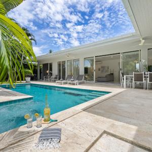 Villa White Orchid
