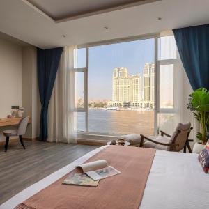 Riverside Hotel