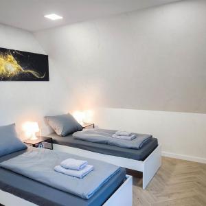 ALFA Stuttgart Doppelzimmer Teeküche Porsche Bosch l Gemeinschaftsbad WIFI SmartTV l Double room with kitchenette and shared bathroom BS21A9