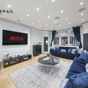Luxury 4-Bedroom Hyde Park Mansion with Concierge Service, Private Patio, 1 Min to Edgware Road, Near Paddington and Oxford Street, Sleeps 8, Central London