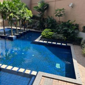 Singapore Theme Sunshine 100 Tower 3 Pioneer Free Pool Gym Internet Netflix Prime HBO Max 12th