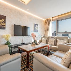 Sky-High 2BR with Iconic Burj Khalifa Views, Near Dubai Mall, Walking Distance to Metro, Paramount Tower Hotel and Residences, Business Bay by Deluxe Holiday Homes