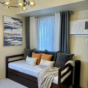 A Cozy and Spacious Condo in the Heart of Downtown