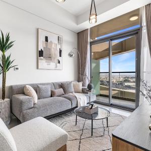 Elegant 1BR Flat in Business Bay with Pool & Gym