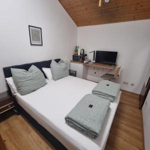 Cozy apartment in commercial centre for two