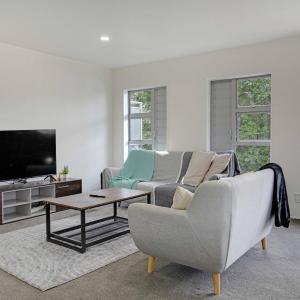 Rare Find Large TownHouse 4BR 2Bath Garage