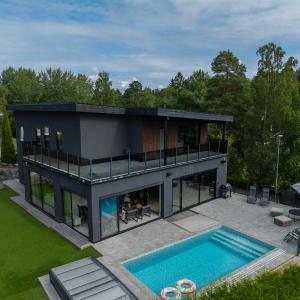 Exklusiv villa - Pool, bio & hyrbil