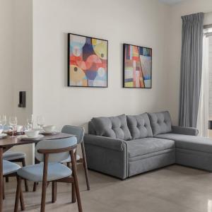 Stylish 1-Bedroom with Balcony & Amenities in Marina