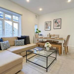 Lovely 3-Bedroom Maisonette in Hammersmith with rooftop terrace near Shepherds Bush & Ravenscourt Park by Staylio London