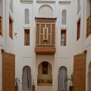 Riad Al Muhandiz with Duplex Suites and Rooftop Pool near Jemaa El Fna
