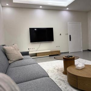Business&Leisure ModernApartment in Central Khobar with smart entry