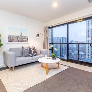 Stylish 1BR with Lovely Views, Pool & Gym by Zodiak Stays