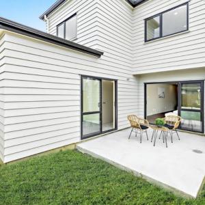 Modern Family Retreat Near Auckland City & Airport
