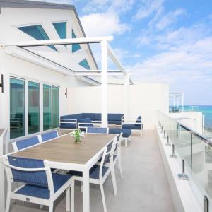Rum Point Resort 504 Penthouse