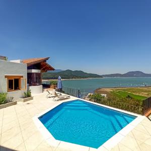 Rustic house with stunning lake view