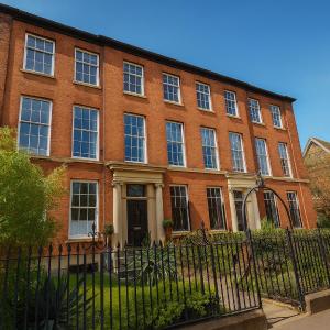 Manchesters Ultimate House - Hot tub - Sleeps 22!