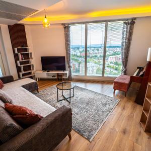 19th Floor Piano Fitness and Spa Remote Work Apartment