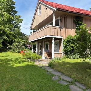 Spacious, central apt in green, quiet area!