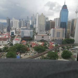REGALIA RESIDENCE KLCC VIEW INFINITY POOL by BT RZQNA