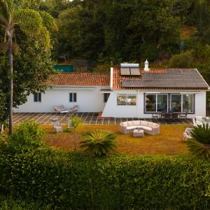 Villa Natural Oasis with panoramic view & bio-diverse 9 950m2 garden