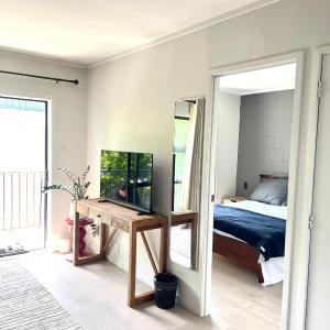 Sunny Tidy Corner in Ellerslie