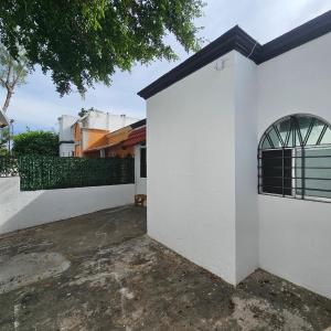 3 Bedroom House With 3 Bathrooms Central