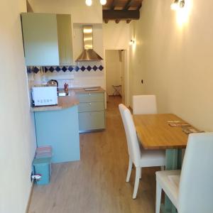 Charming Little House 2 kilometers from the Historical Centre in a typical Florentine district right next to the Tram and Bus stops by Florence Holidays Apartments