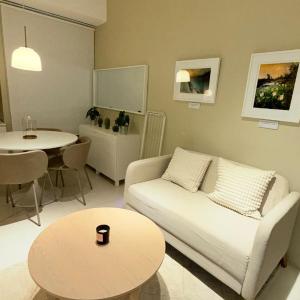 Best Value-Beautiful 1BR in the Heart of Makati w WiFi, washer-dryer, pool & gym