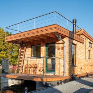 Tiny Hausboot Schwarzwald Maidle mit Dachterrasse und Kamin