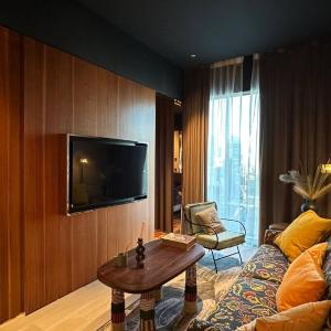 Stylish Mama Shelter 1BR Downtown Views Designer Touches