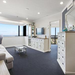 Central Takapuna Jacuzzi Gym Tennis Views