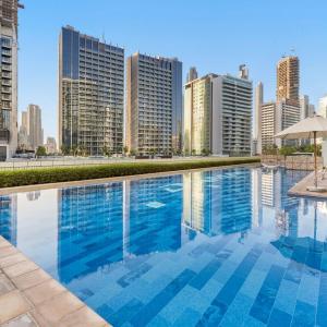 Waves - Modern City Escape 1BR Apt With Balcony