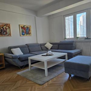 Bright, modern - 2 bedroom condo