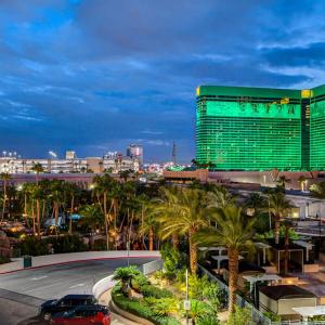 MGM Signature-03-608 1Br 2Ba Balcony Jacuzzi Suite