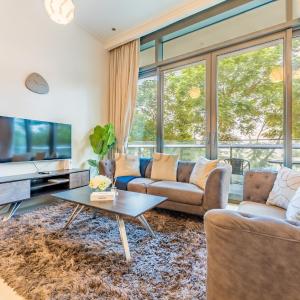 Spacious 2BR Overlooking Green Spaces, Minutes on Foot to Metro,Near Burj Khalifa, Dubai Mall and Dubai Opera, Burj Vista Tower 2, Downtown Dubai by Deluxe Holiday Homes