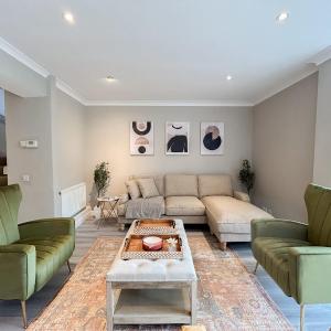 Large 6 bedroom Residence Retreat in Holland Park