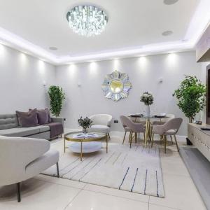 Trendy Split-Level Two-Bedroom Flat