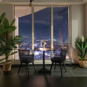 Digital Nomad Penthouse - 250m2 with 5 Bedrooms and Fast Wi-Fi - Monitors Included
