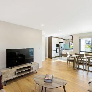 Summit Crest Townhouse with Parking and Air-con
