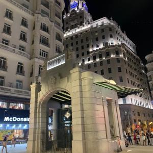 Entire Big House in Gran via & Groups, Friends, Families