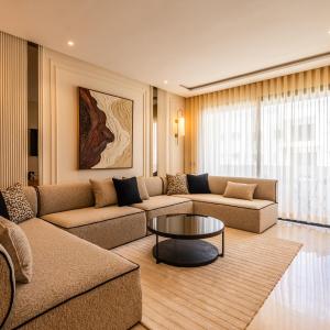 3BR 3BA Family Apt Pool Gated Residence