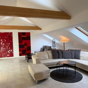 undertheroof at