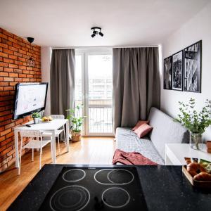 City Center Modern Flat with Skyline View -15th floor! #Smart TV #Fast Wi-Fi #Metro