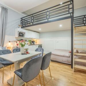 Large 3BR Apartment - Prague 1 - Sleeps 8 - Elevator - Self Check in