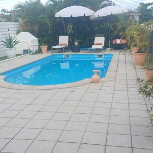 COQUET F2 CLIMATISE AVEC PISCINE AU LAMENTIN