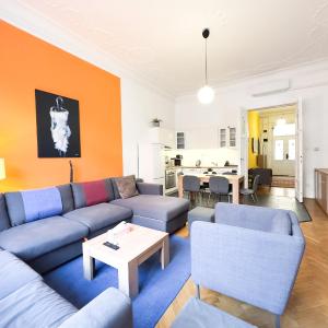 Deco House -Family-Friendly 2BR Downtown Apartment AC