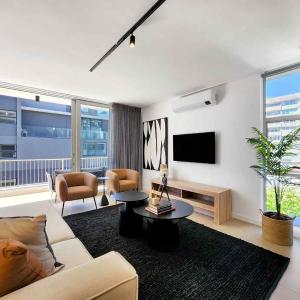 Modern 2-Bedroom in Green Point Pool Parking