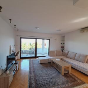 Quiet, Family-Friendly House with Garden & Parking