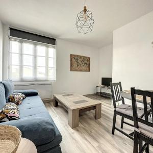 First and last floor with independent access
