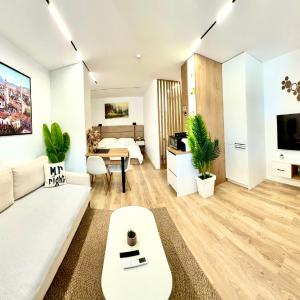 Lois Apartment